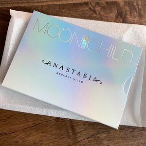 NWT - Anastasia Moon Child Glow Kit